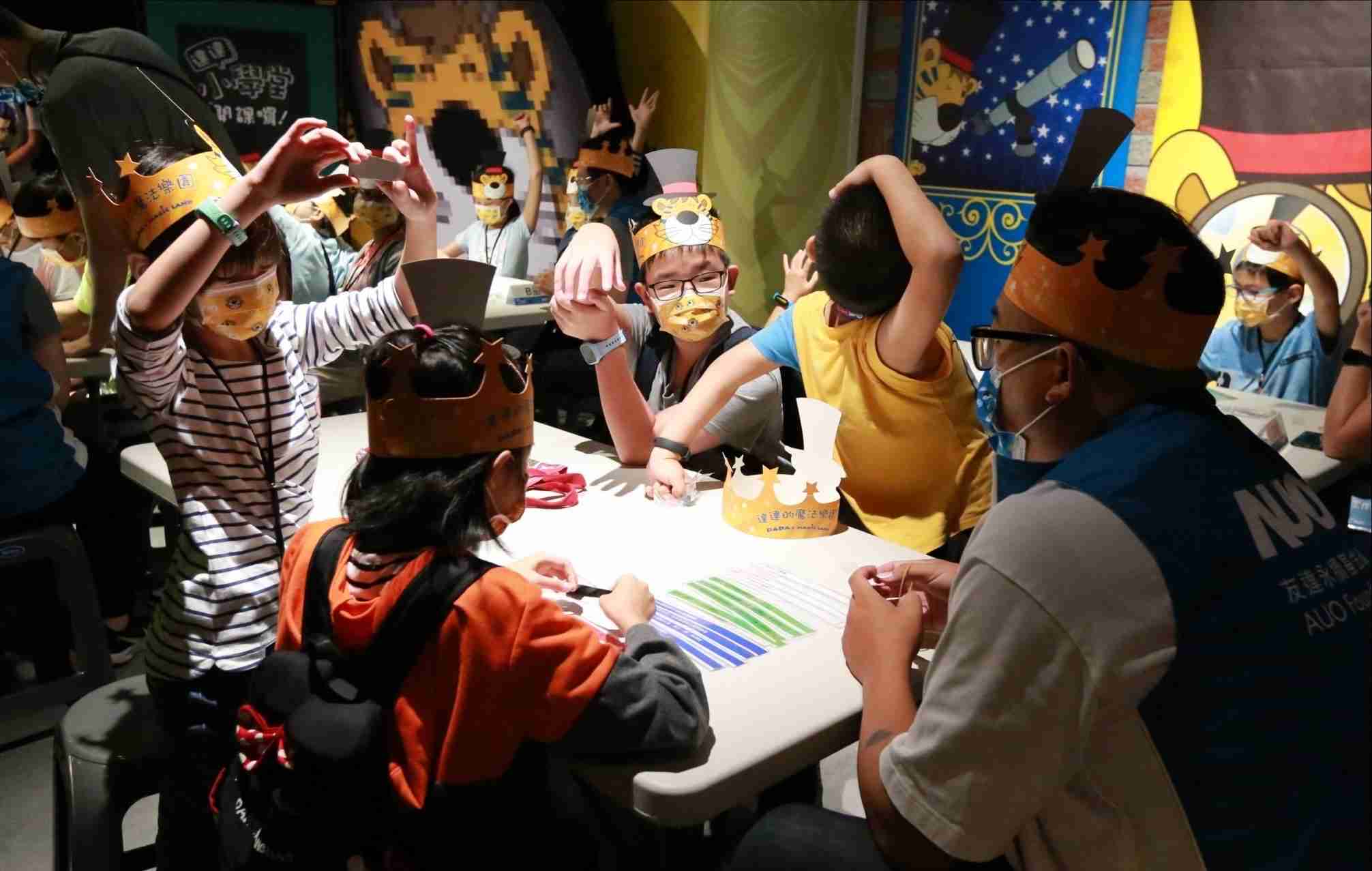 彩神vll以永续理念推动全人教育计划，，，，内外结盟储备科普教育人才，，，，荣获亚太永续行动奖社会共融面的金奖肯定