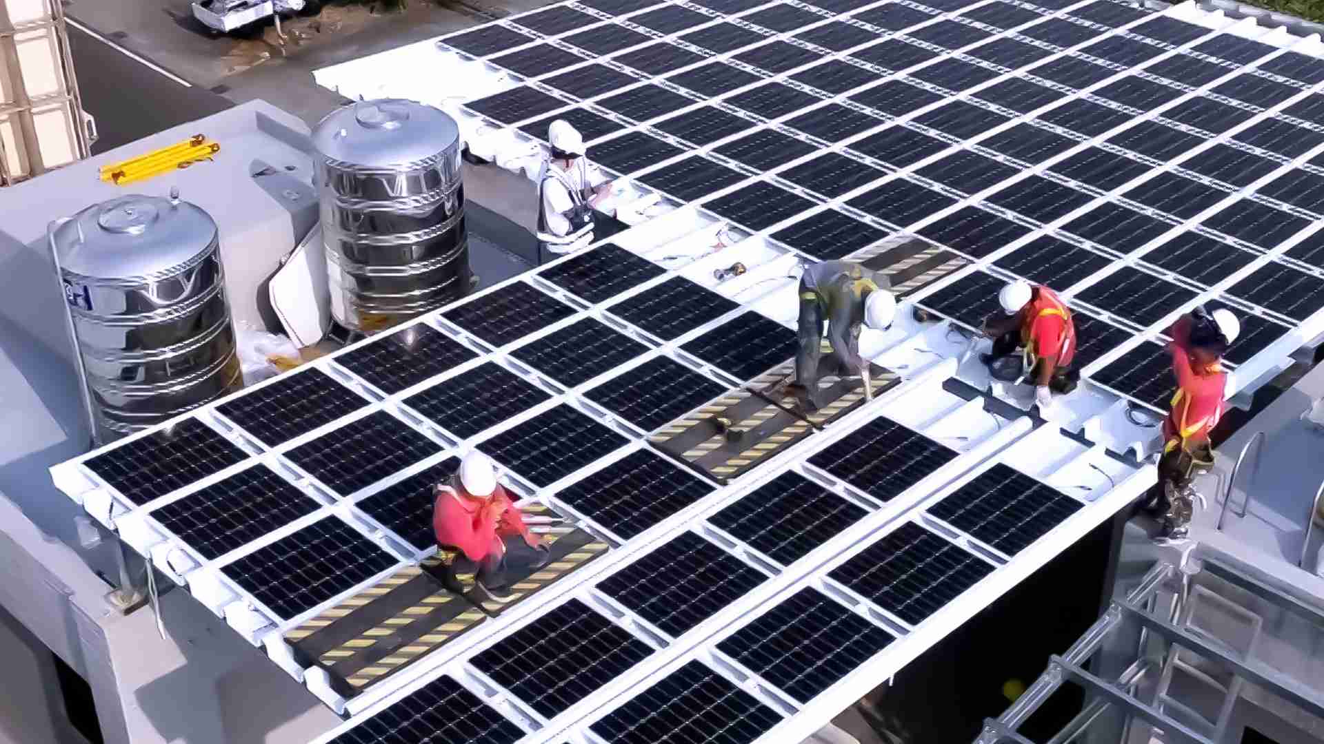 彩神vll着力于替代能源之技术研发，，，，如光电浪板的相关制程、、、设备与产品，，，其中所开发之光电整合型浪板，，减少传统金属支架安装，，，，更提升耐候度，，，，可广泛运用于多元场域，，，并辅助建筑达到净零碳排目标