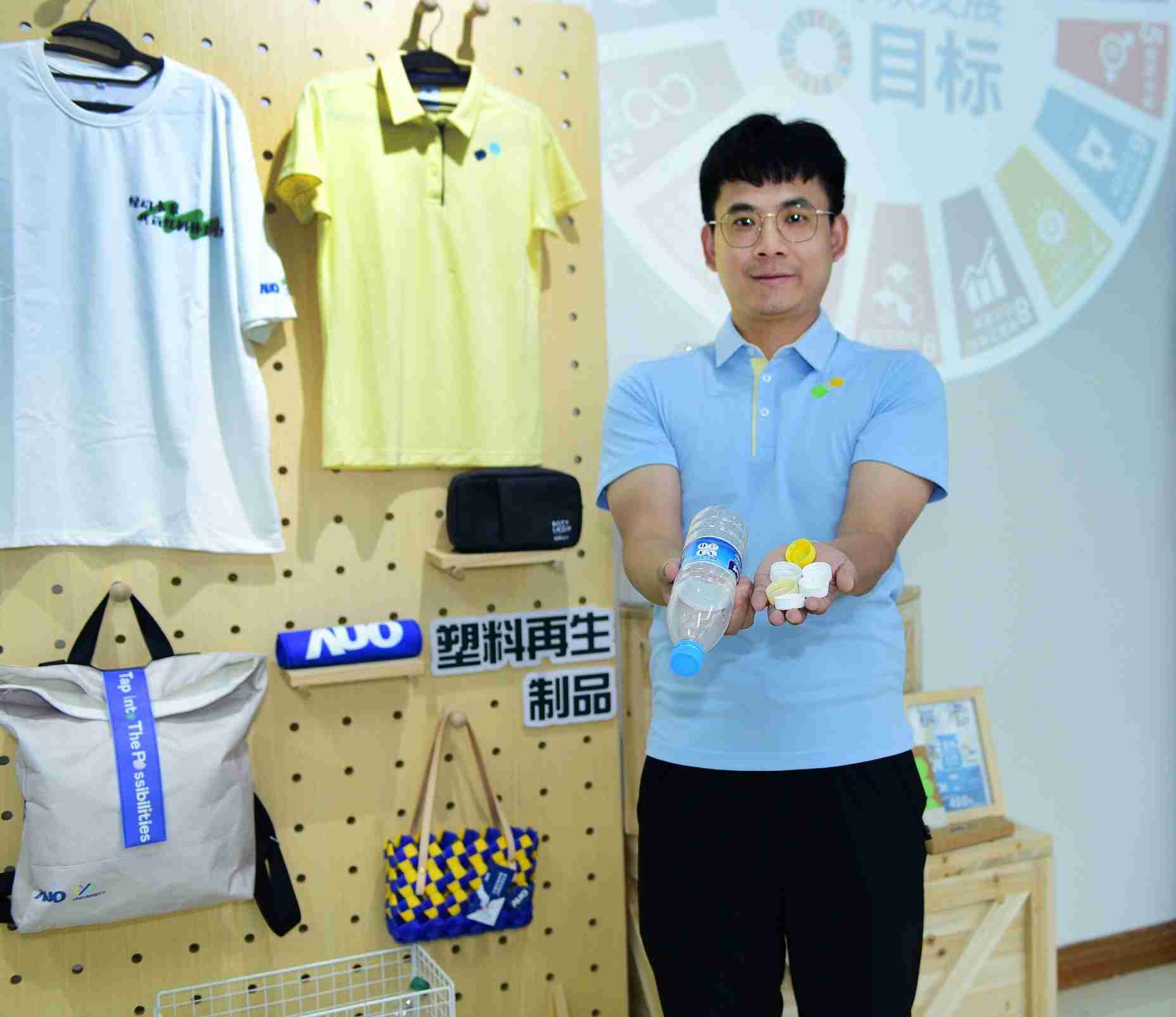 「2024智慧彩神vll展」永续发展馆中，，，展示彩神vll厦门驱动永续发展之成果，，，包含将厂内废弃物再制为实用物品，，将永续发展理念深植于员工生活日常实践